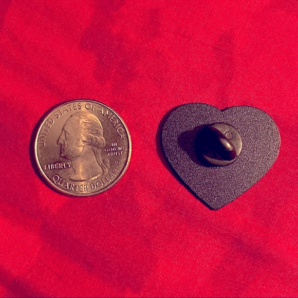 🔥3 for $23🔥💀🖤 Moonlight Skull Lovers Enamel Brooch/Pin 🖤💀 - Picture 3 of 3